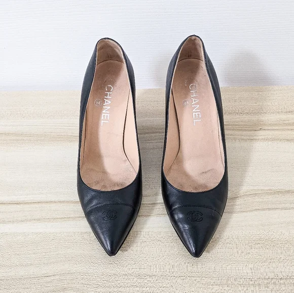 Chanel CC Cap Toe Black Leather Chain Link Wedge Pumps Size EU38/US 7.5-8 - Picture 5 of 16